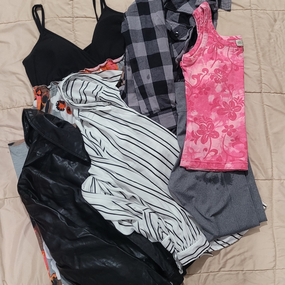 womans clothing bundle medium Lot Of 6.